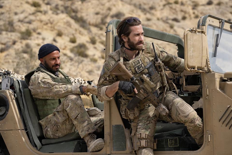 Dar Salim (left) as Ahmed and Jake Gyllenhaal (right) as Sgt. John Kinley in THE COVENANT