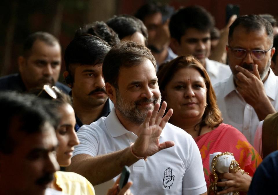 Rahul Gandhi, a senior leader of India's main opposition Congress party, waves as he arrives at the party headquarters in New Delhi, India, June 4, 2024. REUTERS/Priyanshu Singh     TPX IMAGES OF THE DAY