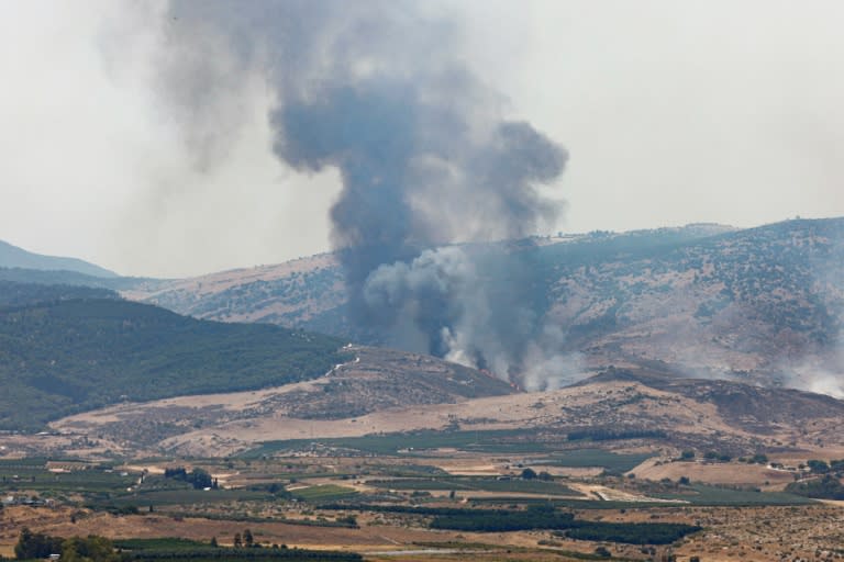 Fast neun Monate nach Beginn des Gazakrieges halten die Spannungen an der Grenze zwischen Libanon und Israel an: Die Hisbollah griff am Donnerstag nach eigenen Angaben mit mehr als 200 Raketen und Drohnen israelische Militärstellungen an. (Jalaa MAREY)