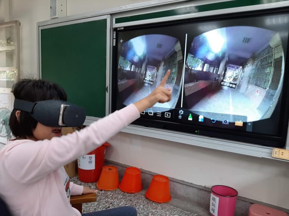 ▲特教專科智慧教室VR防災演練。(圖/台中市政府提供)