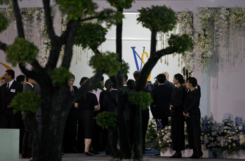 Players and officials of the English Premier League club Leicester City enter a Buddhist funeral audience hall to participate in the funeral rituals of Vichai Srivaddhanaprabha in Bangkok, Thailand, Sunday, Nov. 4, 2018. An elaborate funeral began Saturday for Thai billionaire and Leicester City owner Vichai Srivaddhanaprabha, who died last week when his helicopter crashed in a parking lot next to the English Premier League club's stadium. (AP Photo/Gemunu Amarasinghe)