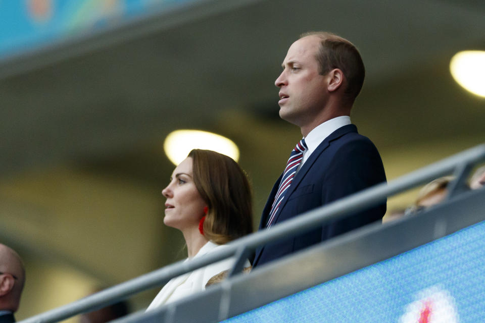 LONDON, ENGLAND - JULY 11: (BILD ZEITUNG OUT) . Catherine Duchess of Cambridge and Prinz William Duke of Cambridge prior to the UEFA Euro 2020 Championship Final between Italy and England at Wembley Stadium on July 11, 2021 in London, United Kingdom. (Photo by Matteo Ciambelli/DeFodi Images via Getty Images)