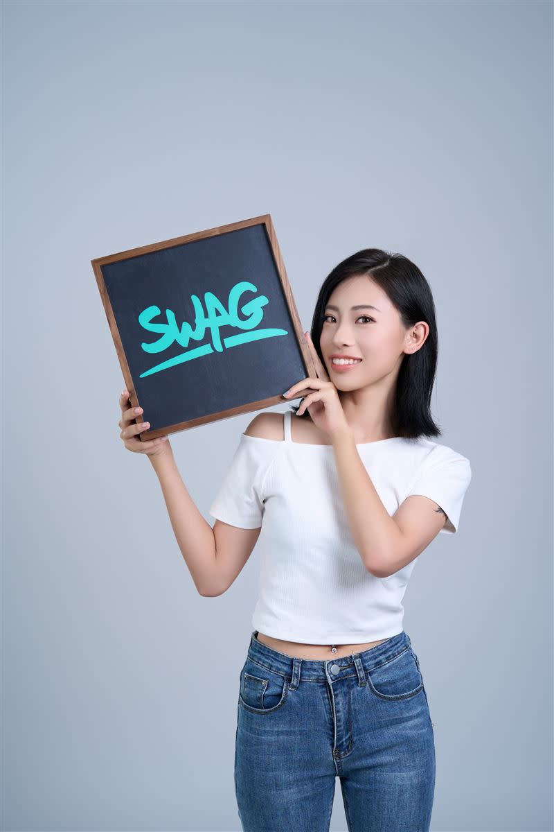 前女軍官加入SWAG，強調尺度「大家可以期待一下」。（圖／SWAG提供）