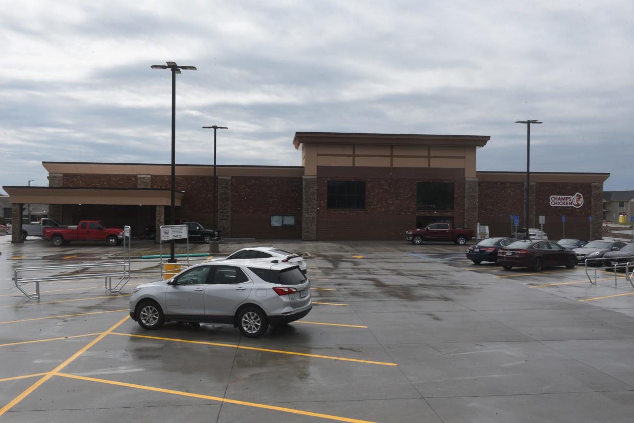 Moser's Foods will open a new store at 4420 Faurot Drive in the Westbury Village off Scott Boulevard at 6 a.m. Wednesday.