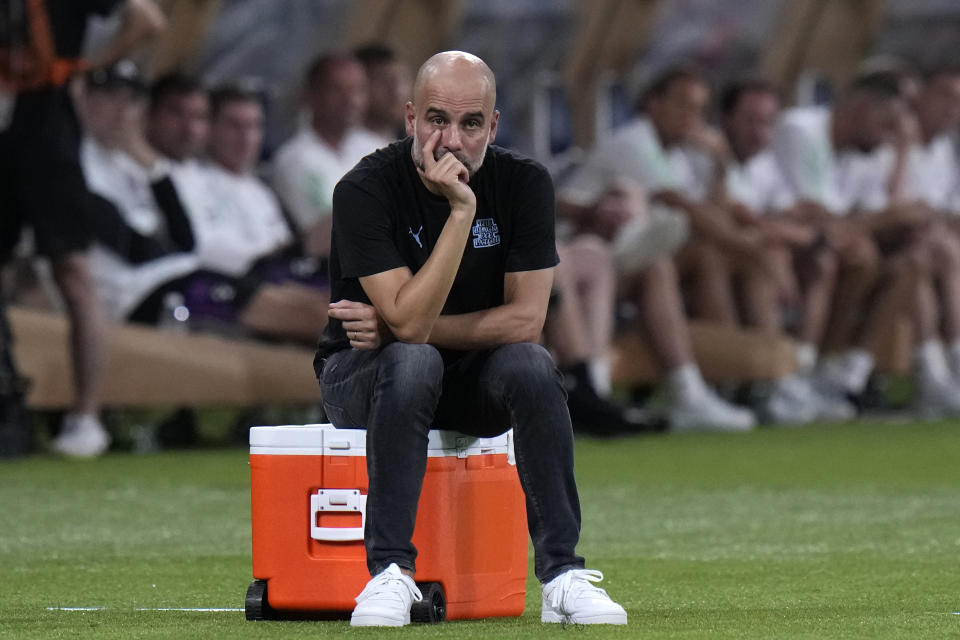 El técnico del Manchester City Pep Guardiola durante un partido amistoso contra el Bayern Múnich, el miércoles 26 de julio de 2023, en Tokio. (AP Foto/Shuji Kajiyama)