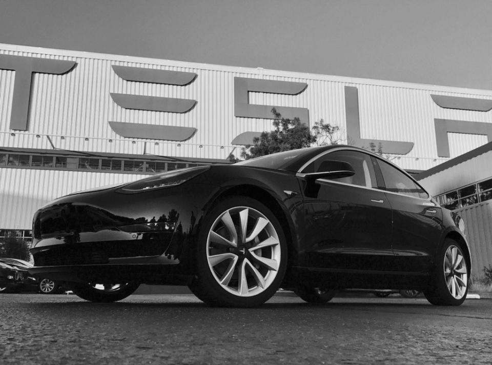 Tesla: Das Model 3 ist da – Chance auf Rebound