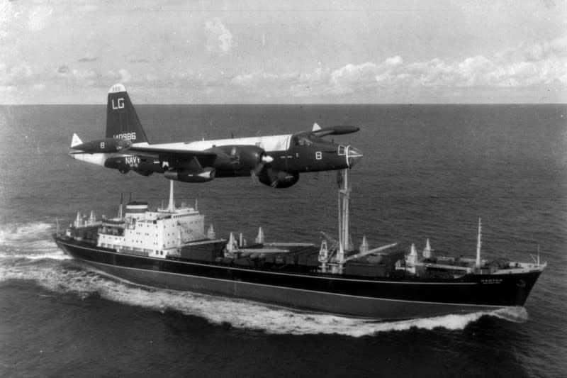 1962年10月古巴飛彈危機期間，美國海軍對古巴進行海上隔離（Wikipedia / Public Domain）
