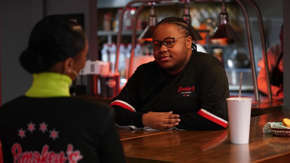 Shamon Brown Jr. as Papa working at Smokey's in The Chi season 6