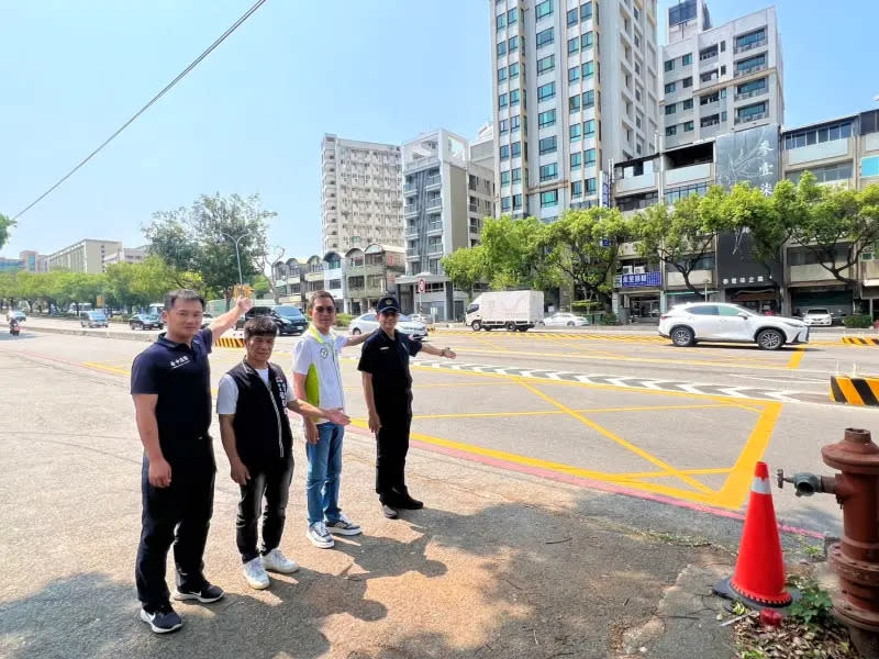 ▲台灣大道四段快慢車道分隔島阻隔，協和派出所和協和消防分隊出勤不便，議員林祈烽等人提案，要求打開快慢車道的分隔島。(圖／林祈烽提供2024.4.18)