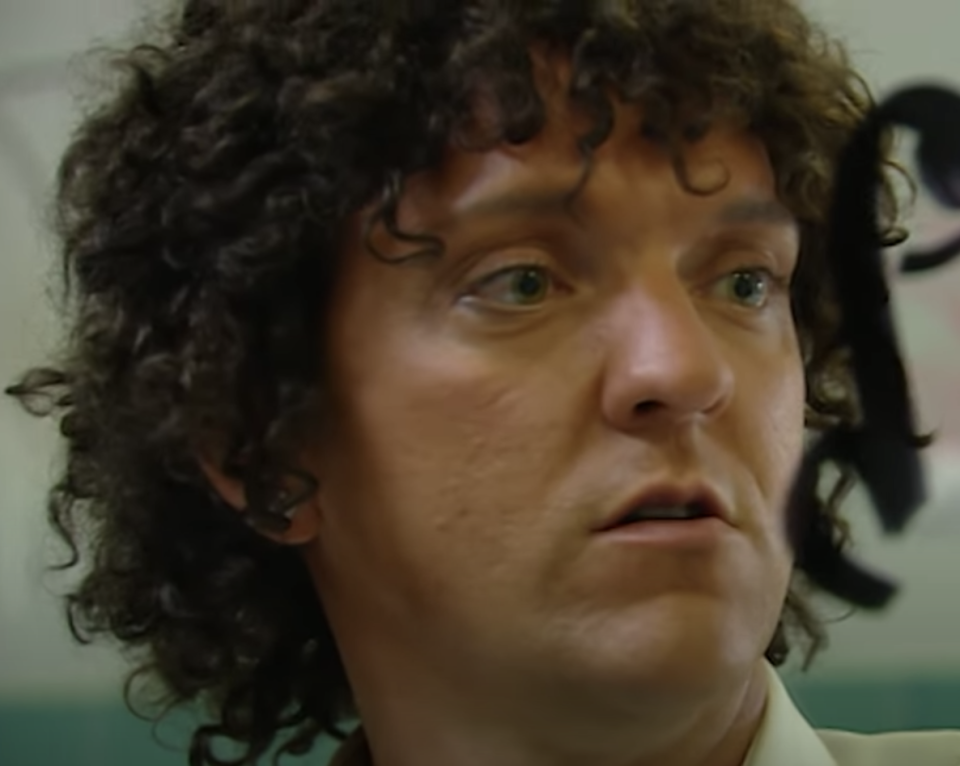 Chris Lilley uses brownface to portray Jonah Takalua in two of his programs. Source: YouTube/Chris Lilley