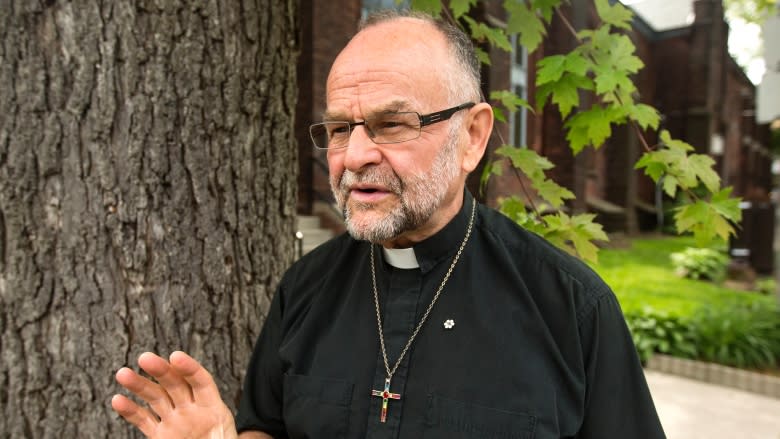 Rev. Brent Hawkes supported by friends, churchgoers after sex charges