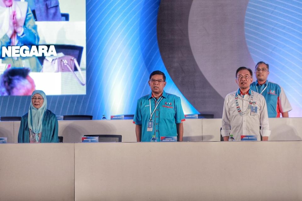 Datuk Seri Azmin Ali’s empty seat (beside Datuk Seri Dr Wan Azizah Wan Ismail) on the last day of the 2019 PKR National Congress in Melaka December 8, 2019. — Picture by Ahmad Zamzahuri