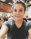 She may be 42, but the actress showed off her amazing skin during a yoga class.