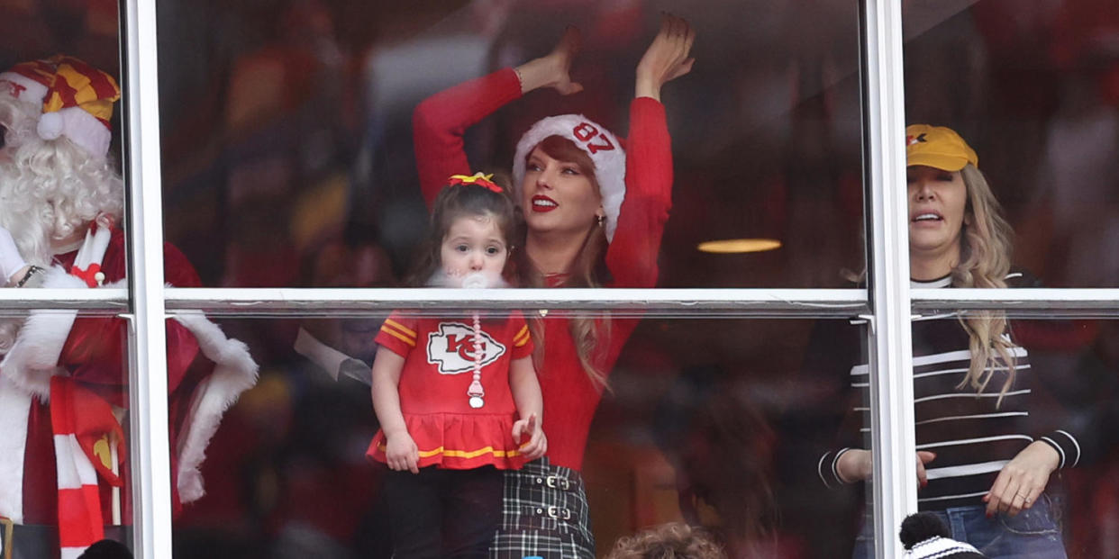 Swift attends the Kansas City Chiefs game against the Las Vegas Raiders at  Arrowhead Stadium on December 25, 2023. (Jamie Squire / Getty Images)