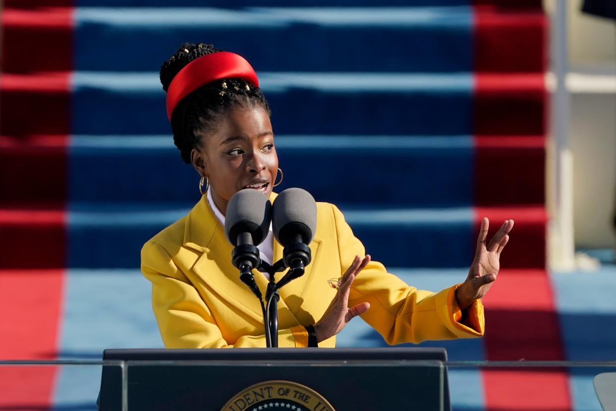 <p>WASHINGTON, DC - 20 DE ENERO: La poeta estadounidense Amanda Gorman lee un poema durante la 59a ceremonia inaugural en el frente oeste del Capitolio de los Estados Unidos el 20 de enero de 2021 en Washington, DC. Durante la ceremonia de inauguración de hoy, Joe Biden se convierte en el 46º presidente de los Estados Unidos. </p> (Foto de Patrick Semansky-Pool / Getty Images)