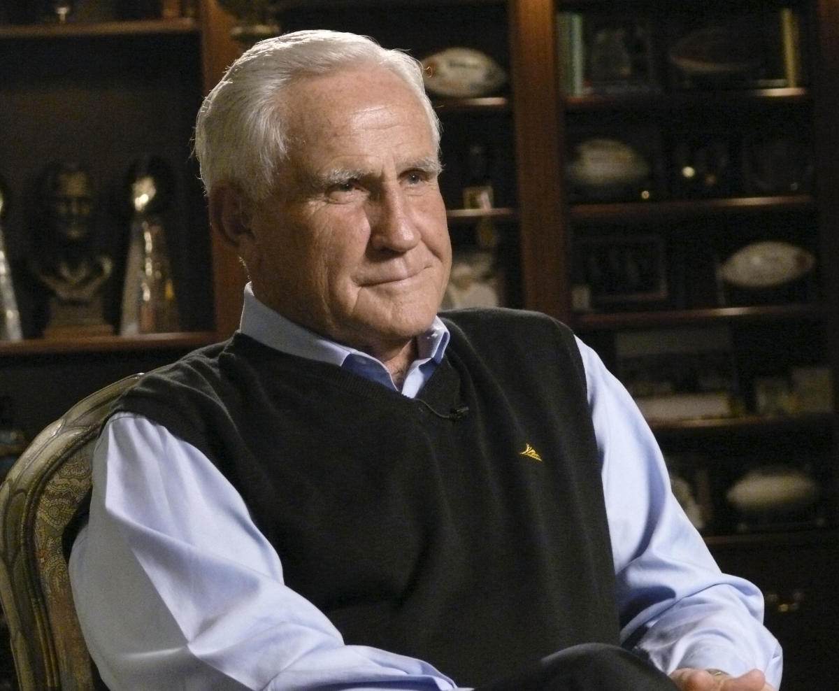 Looking back: Don Shula recalls perfect season while promoting steakhouse