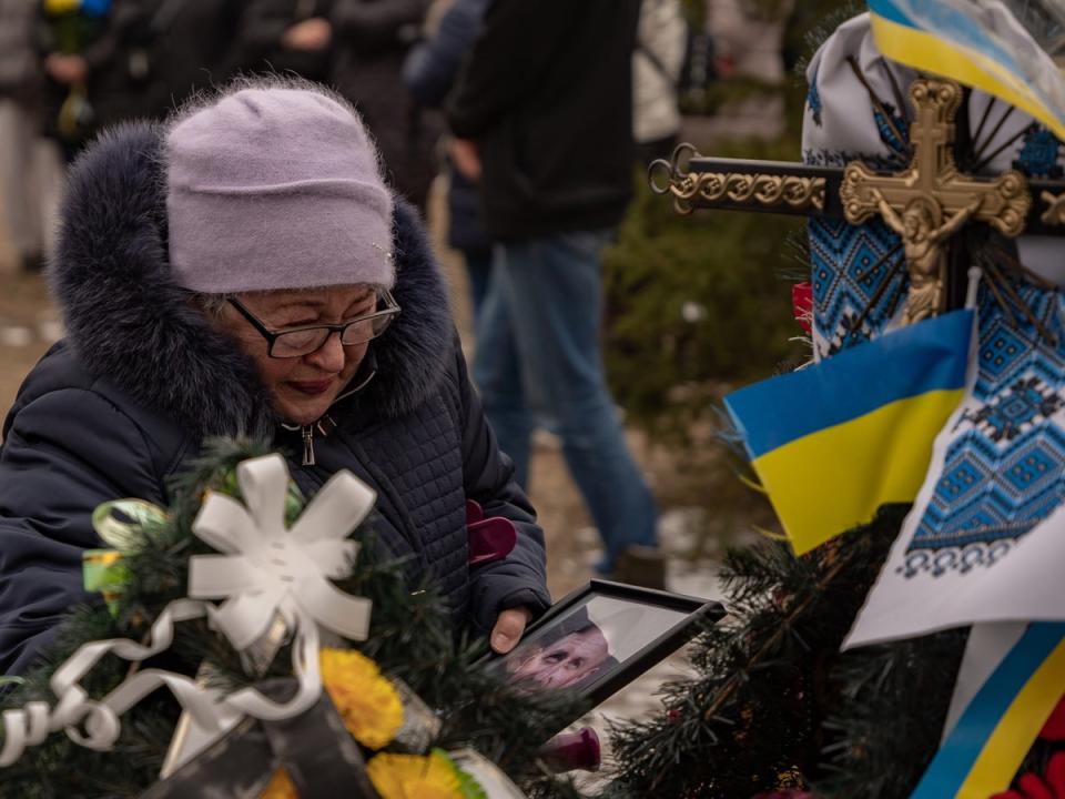 An elderly resident of Bakhmut cries as she marks the anniversary of Russia’s invasion of Ukraine (Bel Trew)