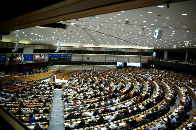 Les députés européens lors d'une séance au Parlement européen de Bruxelles, le 11 avril 2024 (Kenzo TRIBOUILLARD)