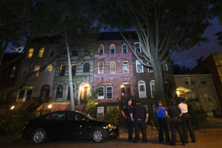 Law enforcement officers stand in the street outside of the home of Cathleen Alexis, mother of Aaron Alexis in New York, September 16, 2013. REUTERS/Lucas Jackson