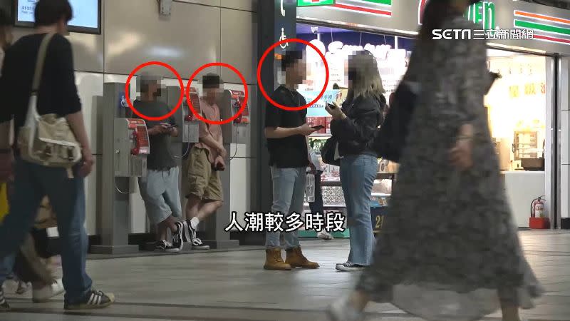 搭訕團體一組4人左右，專挑周末假日時間出沒。