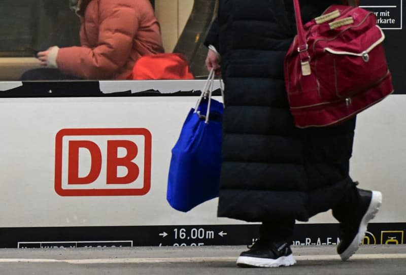 A regional train with the Deutsche Bahn logo is ready to depart from the main station. The German Train Drivers' Union (GDL) has called for another strike at Deutsche Bahn lasting several days. It is the fourth and by far the longest industrial action in the ongoing wage dispute at Deutsche Bahn. Bernd Weißbrod/dpa