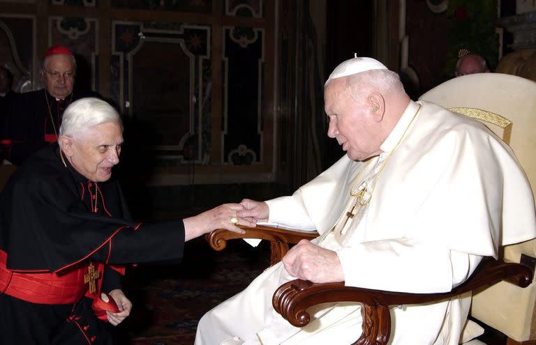 Pope Benedict XVI; Papa benedicto XVI; papa emérito; mundo