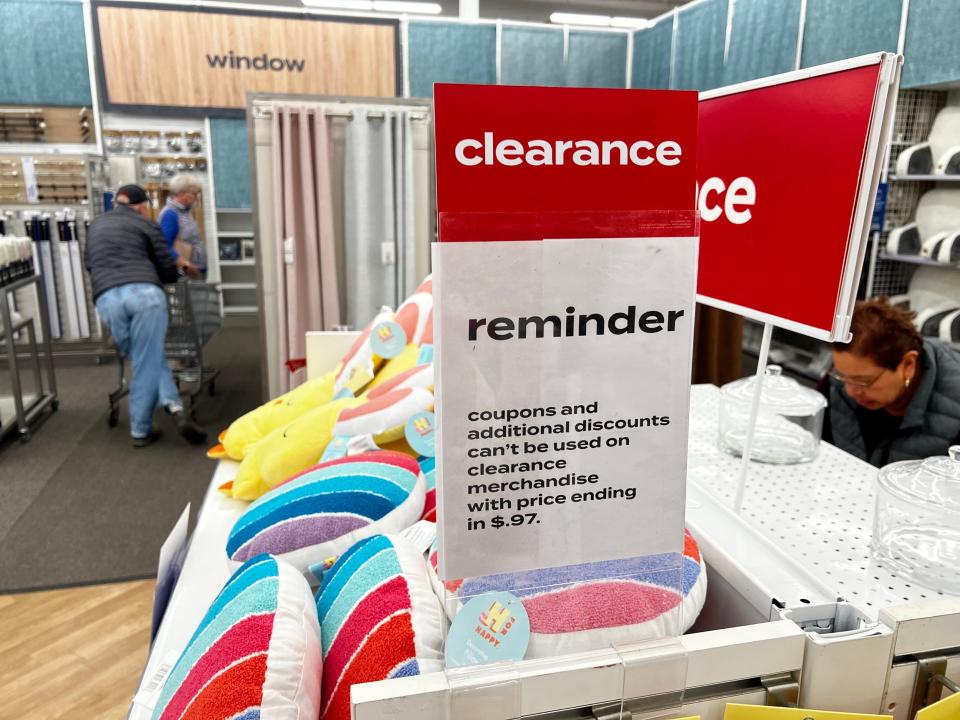 A note to shoppers about pricing codes at a Bed Bath & Beyond store