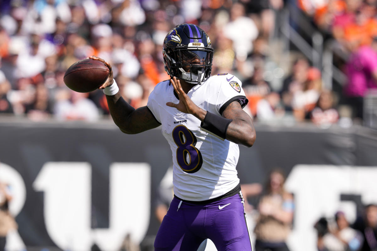 Lamar Jackson and Derrick Henry led the Ravens to a huge, messy win over Joe Burrow, Bengals