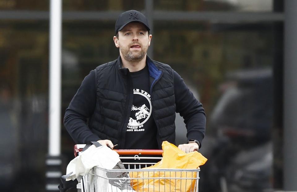 Dec was papped at his local supermarket. Copyright: [Flynet]