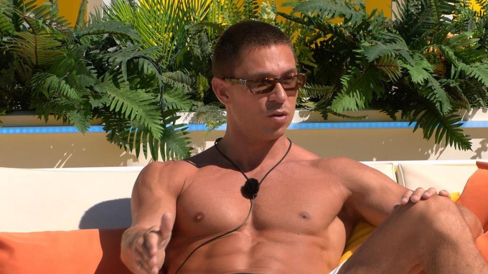 Joey Love Island outside the villa, season 11, episode 14