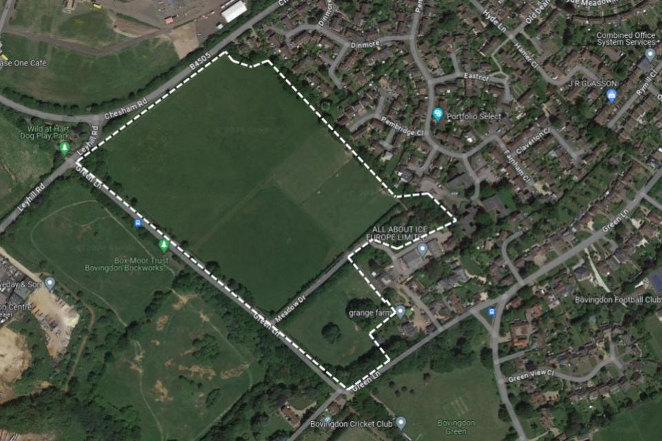 Watford Observer: Rough boundaries of the application site (land for access roads also formally included.