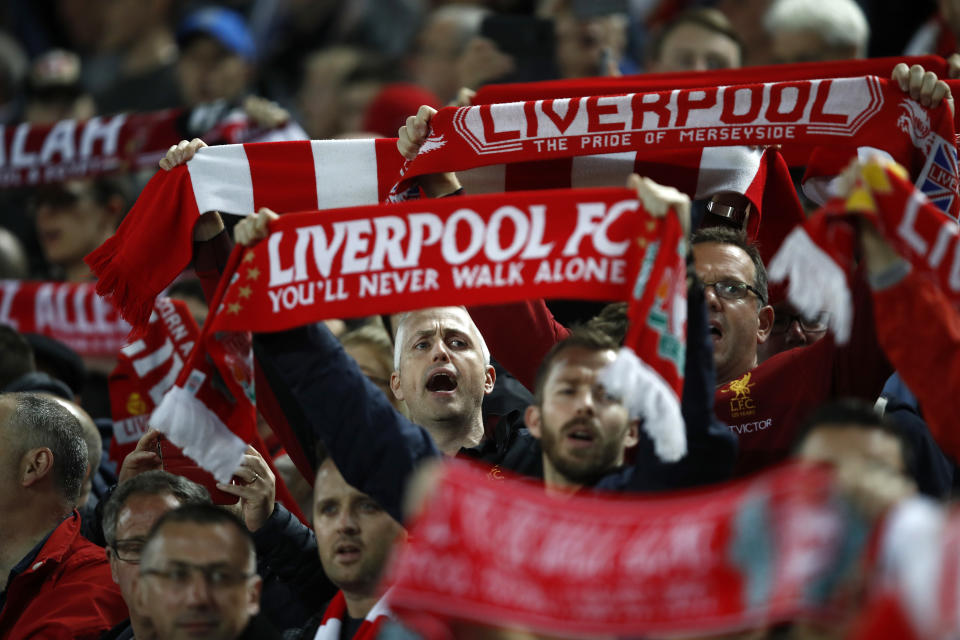 <p>Comme d’habitude, le chant “You’ll never walk alone” a résonné dans Anfield. Frissonnant. (crédit Getty) </p>