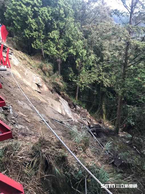 太平山國家森林遊樂區「蹦蹦車」1.1公里處軌道下邊坡有崩塌。（圖／羅東林管處提供）