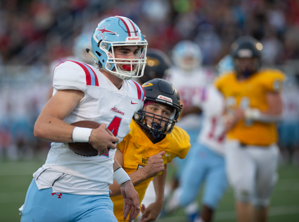 Alliance QB Brendan Zurbrugg scrambles during a 2023 game.