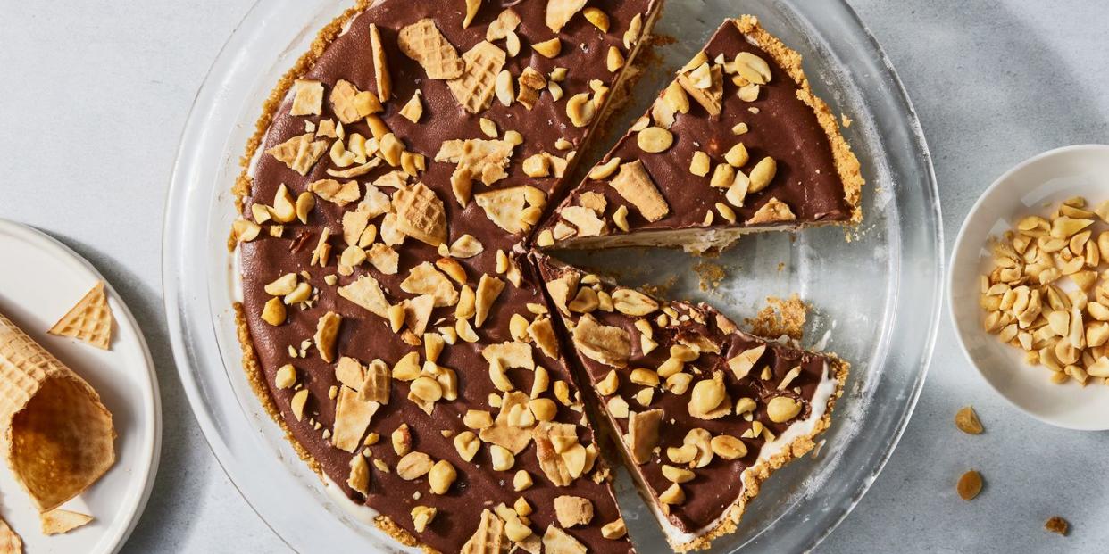 ice cream pie with chocolate ganache, waffle cones and peanuts