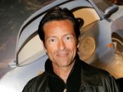 Dans les années 90, Alexandre Debanne devient un animateur phare de TF1 en se retrouvant propulsé à la présentation de l’émission Vidéo Gag. Mais son grave accident de moto en 1996 lui fait prendre une autre direction loin de la télévision. Véritable globe-trotter, Alexandre Debanne a ainsi gravi le Kilimandjaro et même passé le cap Horn en Jet-ski avec Vincent Lagaf’. 