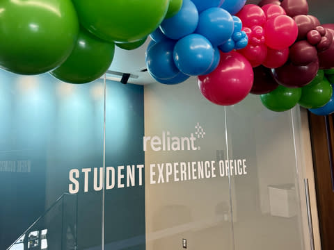 O novo Reliant Student Experience Office na Mays Business School da Texas A&M University foi inaugurado em 22 de agosto de 2024. (Foto: Business Wire)