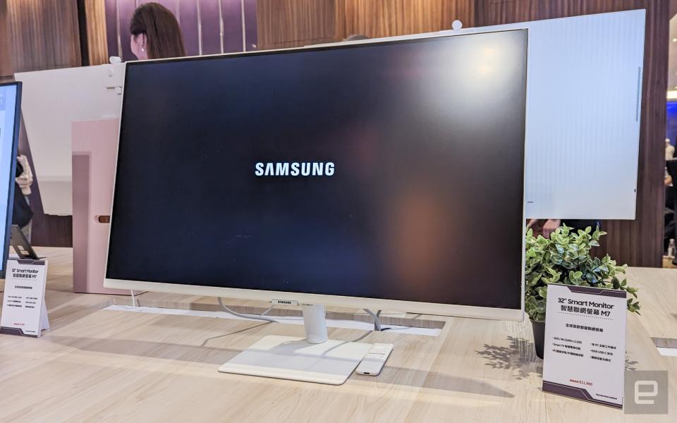 <p>Samsung Smart Monitor M7</p> 