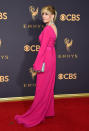 <p>Jane Fonda asistió a la entrega de los Emmy en este vestido fucsia, y dejó ver que luce espectacular a sus casi 80 años/Getty Images </p>