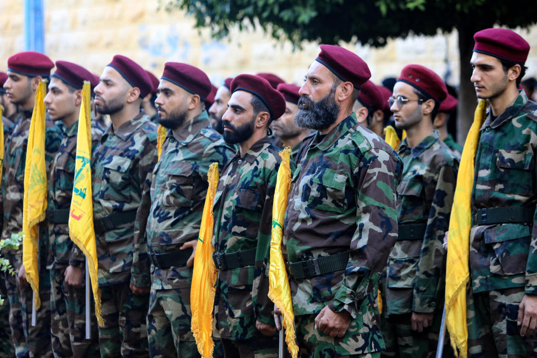 Integrantes de Hezbollah en el funeral de sus comandantes Ibrahim Mohammed Kobeissi and Hussein Ezzedine (/AFP via Getty Images)