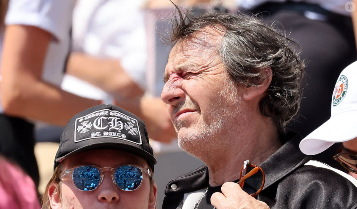 <p>Jean-Luc Reichmann s'est rendu à Roland-Garros avec son fils Swann.</p>
<p>Jean-Luc Reichmann et son fils Swann - Célébrités dans les tribunes des Internationaux de France de tennis de Roland Garros. © Jacovides-Moreau/Bestimage</p> - © BestImage, JACOVIDES-MOREAU / BESTIMAGE