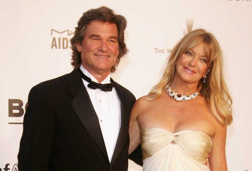 Startschwierigkeiten mit Happy End: Die damals 21-jährige Goldie Hawn lehnte es wegen des Altersunterschieds ab, den erst 16-jährigen Kurt Russell zu daten, der sich bereits beim ersten Treffen unsterblich verliebte. Jahre später funkte es schließlich doch: Seit 1983 sind die beiden Schauspieler ein glückliches Paar. (Bild: Pascal Le Segretain/Getty Images)