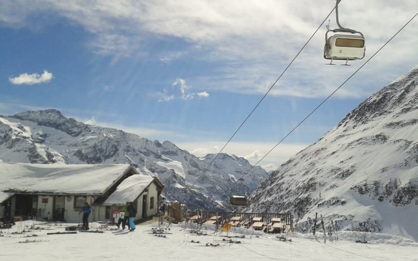 Explore the Monterosa Ski three-valley network from Champoluc