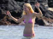 <p>GP wasn’t always a Mexico diehard. She rang in 2014 in Hawaii with Chris Martin and their children. Back then she wasn’t set on the black/white two-piece either. (Photo: FameFlynet) </p>