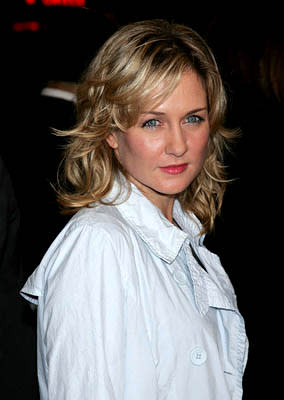 Amy Carlson at the NY premiere of Paramount's Elizabethtown