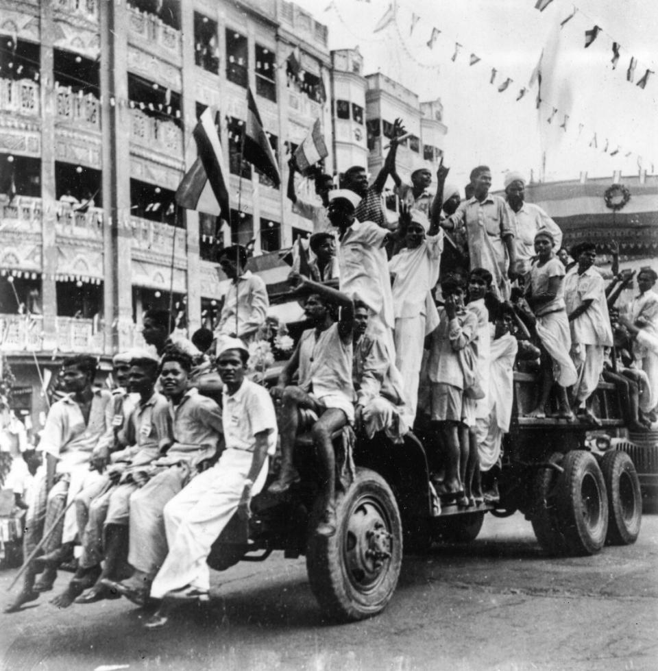 Citizens celebrate India's independence in the streets of Calcutta on Aug. 21, 1947. (Keystone / Getty Images file)