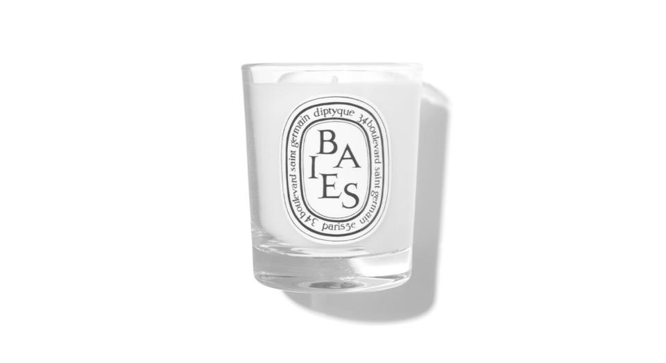 This handmade Diptyque candle has a fruity, floral fragrance.