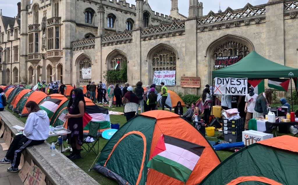 Cambridge students set up encampment outside King's College