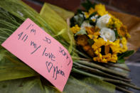 <p>A note and flowers are left near the site where a man driving a rented pickup truck mowed down pedestrians and cyclists on a bike path alongside the Hudson River in New York City, Nov. 1, 2017. (Photo: Brendan McDermid/Reuters) </p>