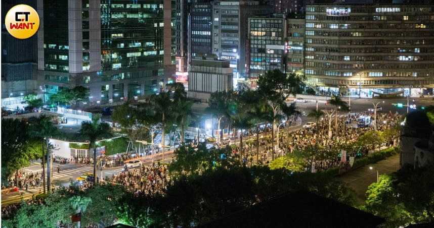 抗議民眾於28日再次包圍立法院，台大兒童醫院院長李旺祚也發聲，呼籲抗議民眾降低音量，勿影響患者休養權力。（圖／黃威彬攝）